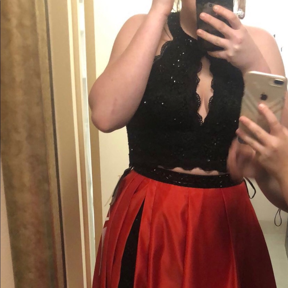 PROM DRESS!! - Picture 2 of 4